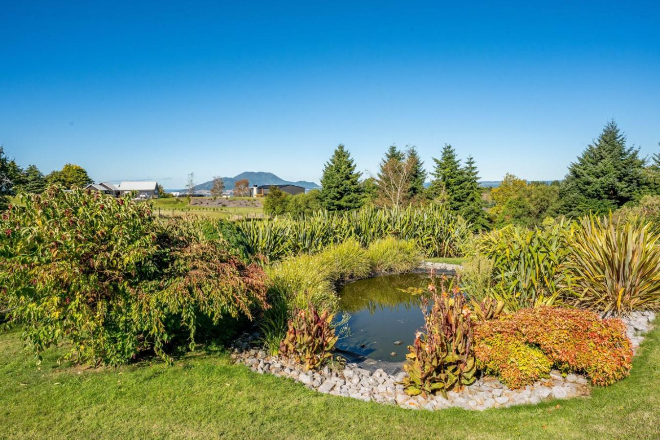 Mountviews Lodge Taupo Exterior photo