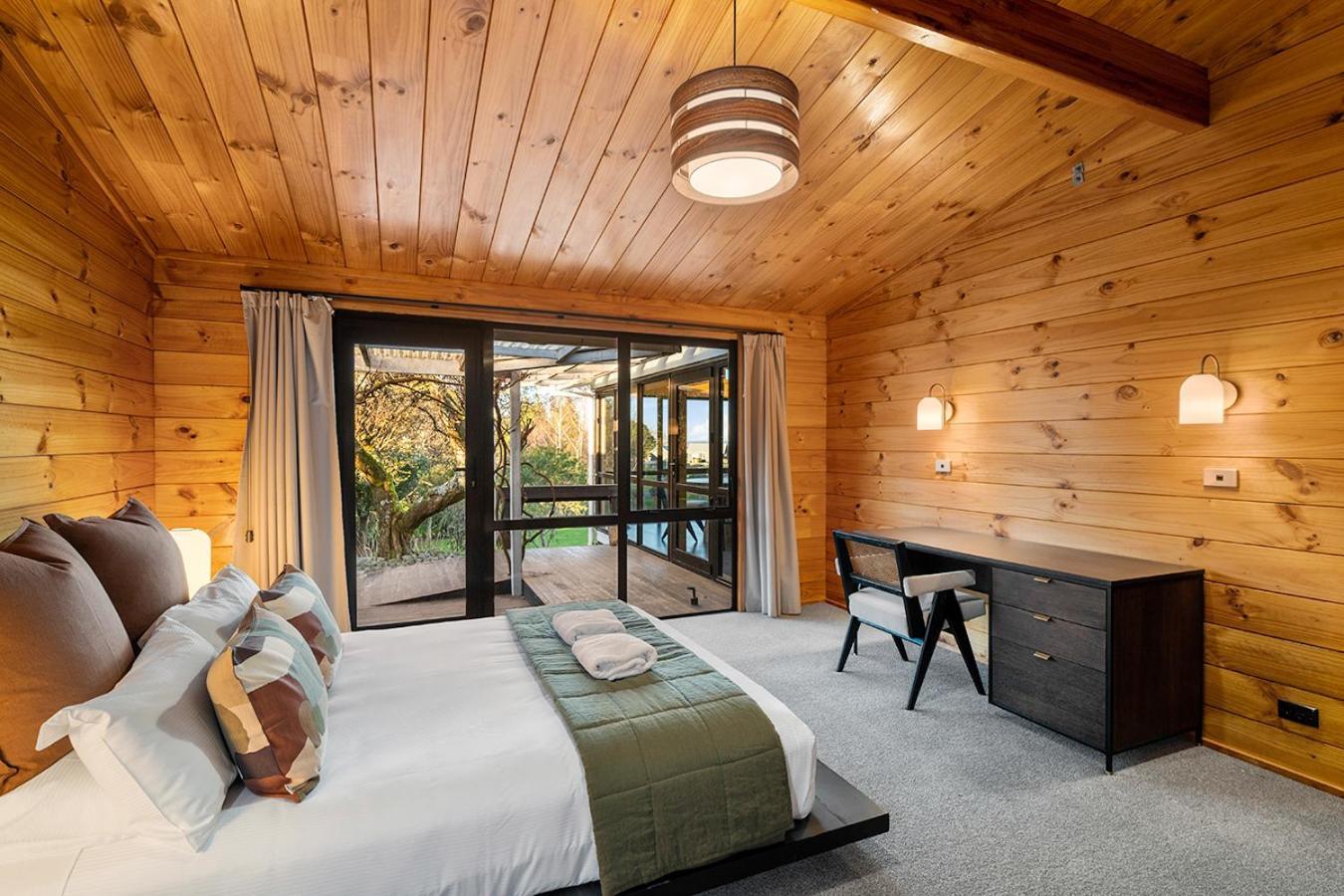 Mountviews Lodge Taupo Exterior photo
